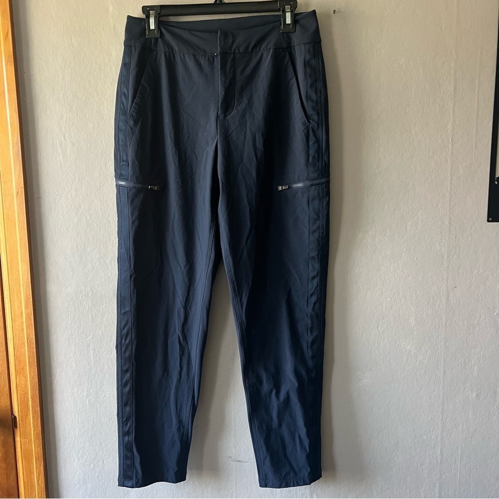 Athleta Navy Blue Wander Hybrid Size 8